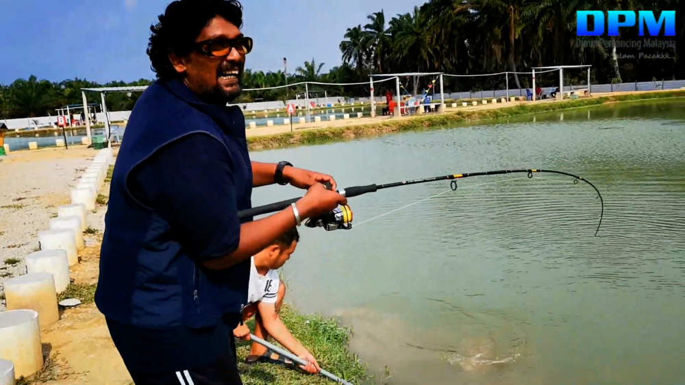 Kolam Memancing Simpang Sikon - Kolam Memancing Ikan Parit Raja Batu Pahat Johor Malaysia B16